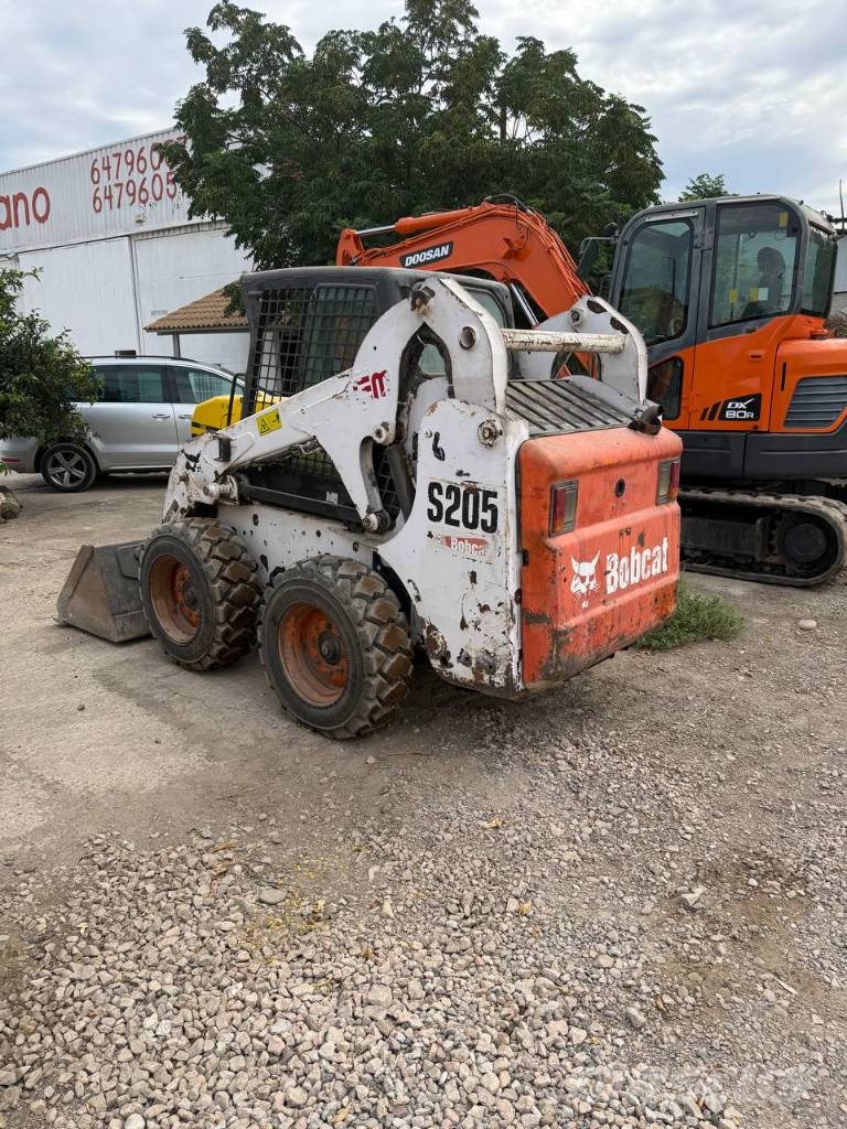 Bobcat S 205 لوادر انزلاقية التوجيه