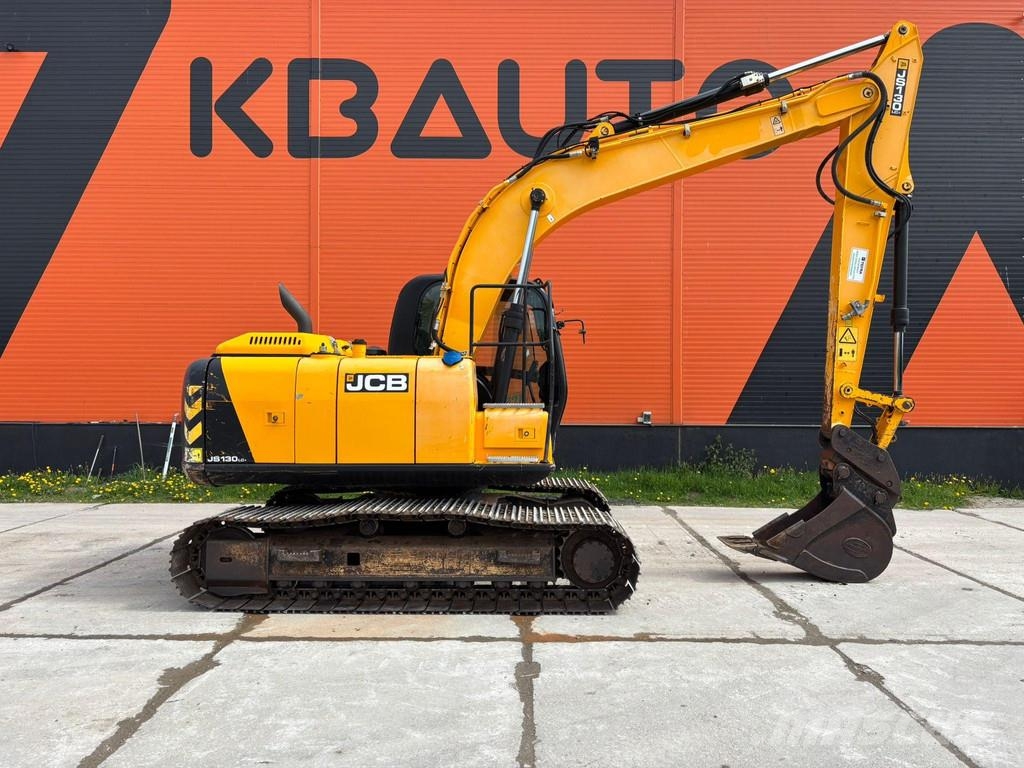 JCB JS 130 LC + T4F Rupsgraafmachines