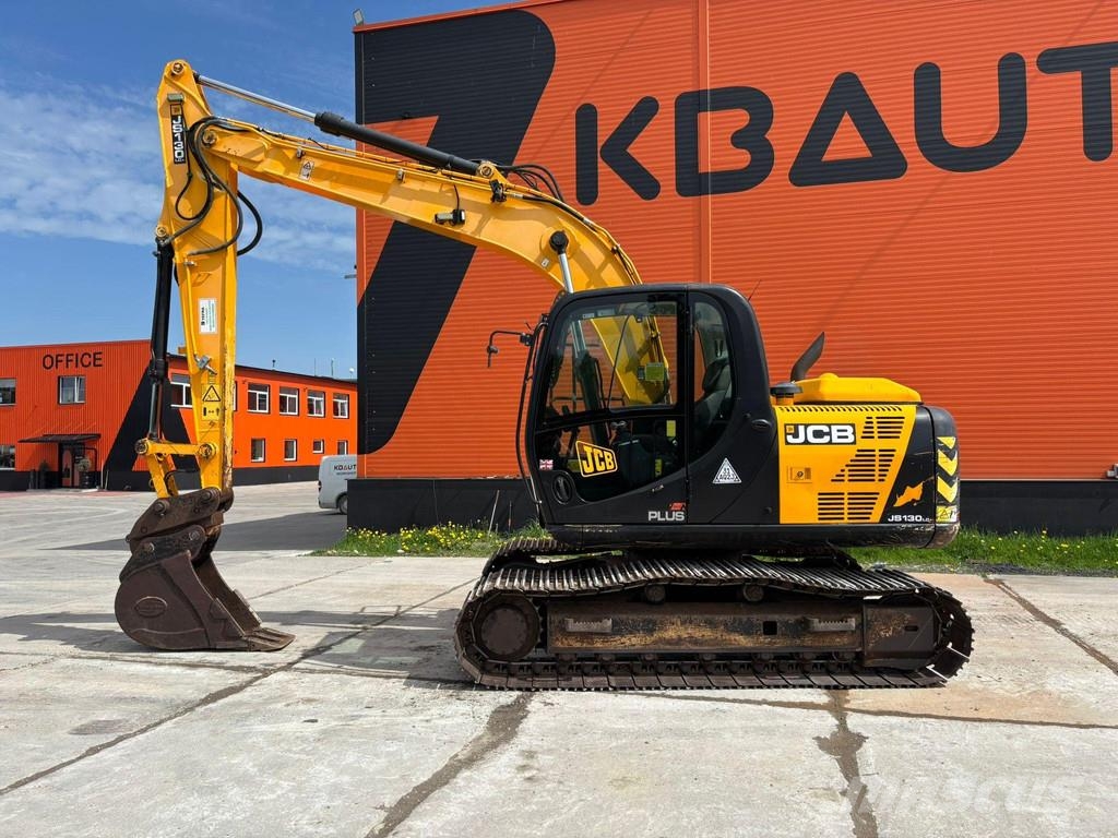 JCB JS 130 LC + T4F Rupsgraafmachines