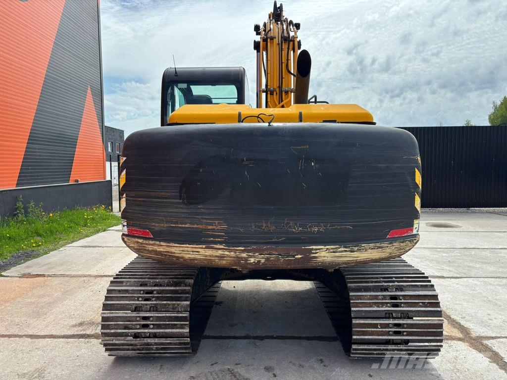 JCB JS 130 LC + T4F Rupsgraafmachines