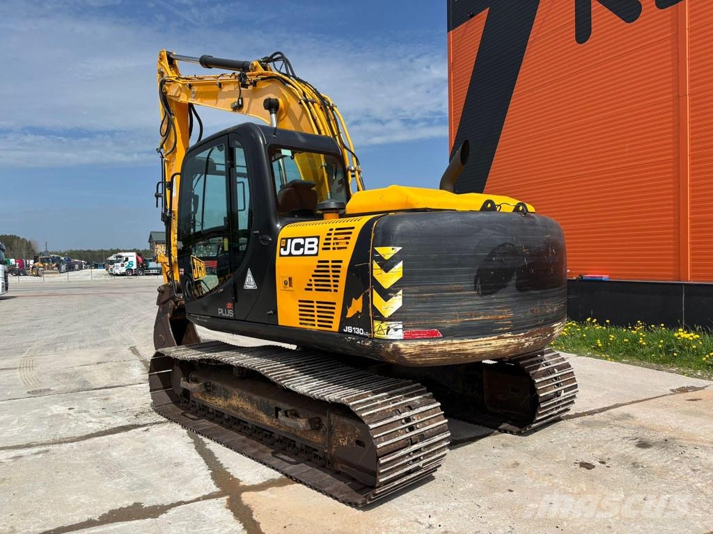 JCB JS 130 LC + T4F Rupsgraafmachines