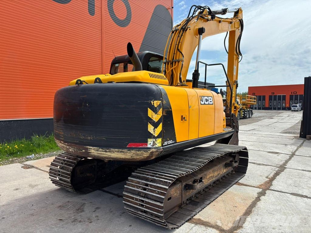 JCB JS 130 LC + T4F Rupsgraafmachines