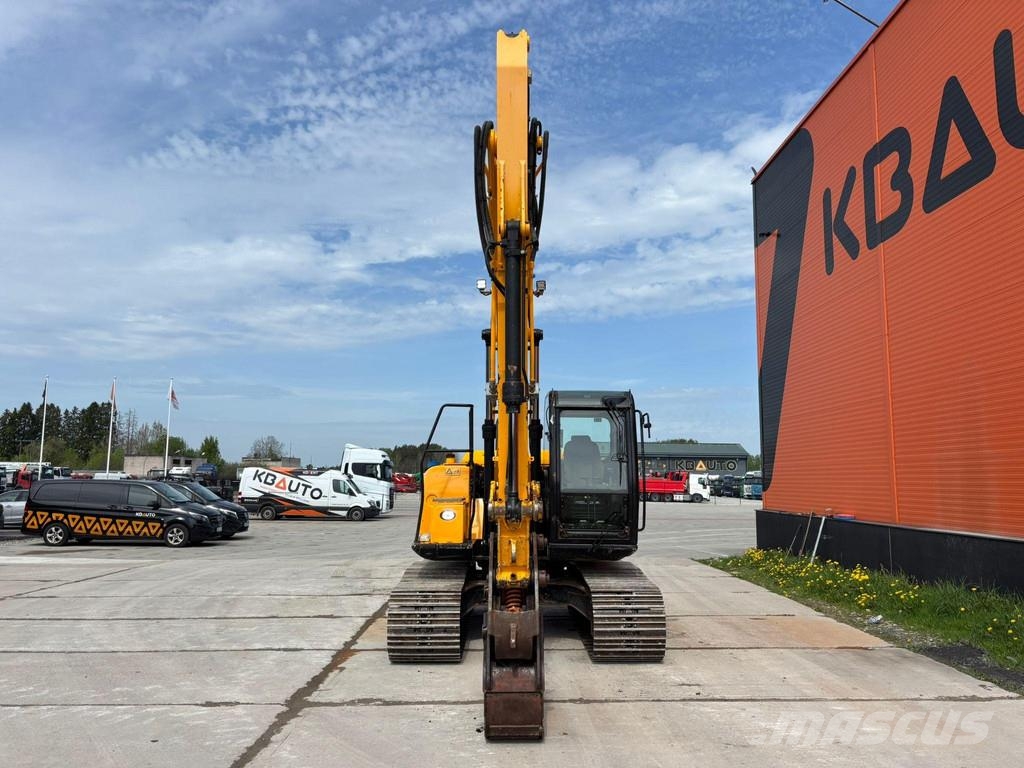 JCB JS 130 LC + T4F Rupsgraafmachines