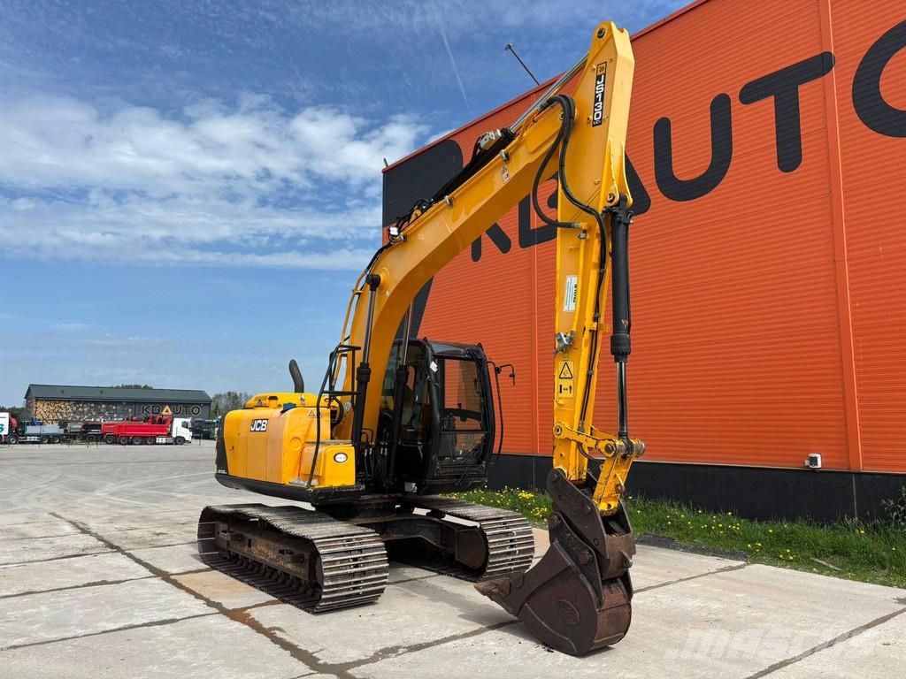 JCB JS 130 LC + T4F Rupsgraafmachines