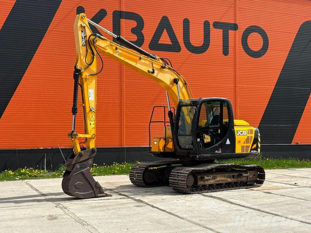 JCB JS 130 LC + T4F Rupsgraafmachines