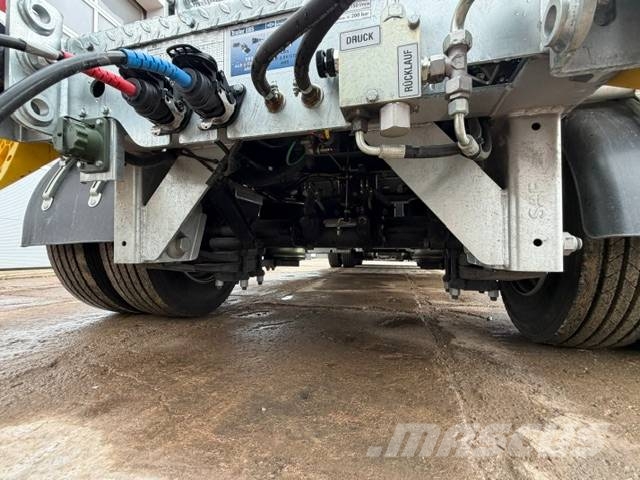 Humbaur HTD30 mit eigener Hydraulikversorgung Нискотоварачи