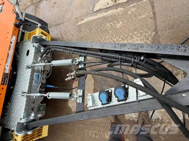 Humbaur HTD30 mit eigener Hydraulikversorgung Нискотоварачи
