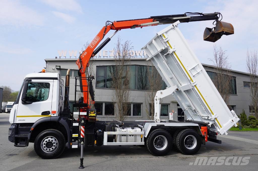 Mercedes-Benz Arocs 2636 / 6x4 / HDS Fassi / Wywrotka 3 str Camiones bañeras basculantes o volquetes