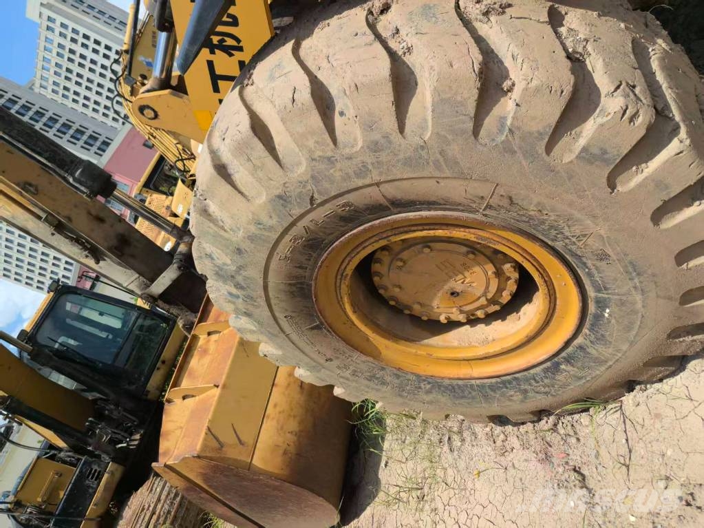 SEM 655D Kolesni nakladalci