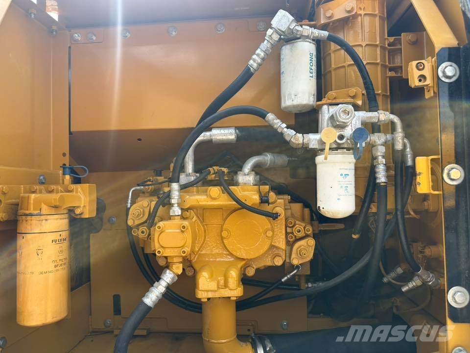 CAT 323 D L 履带挖掘机