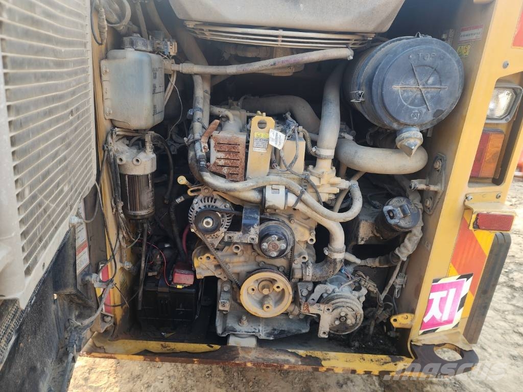 CAT 236 D スキッドステアローダー