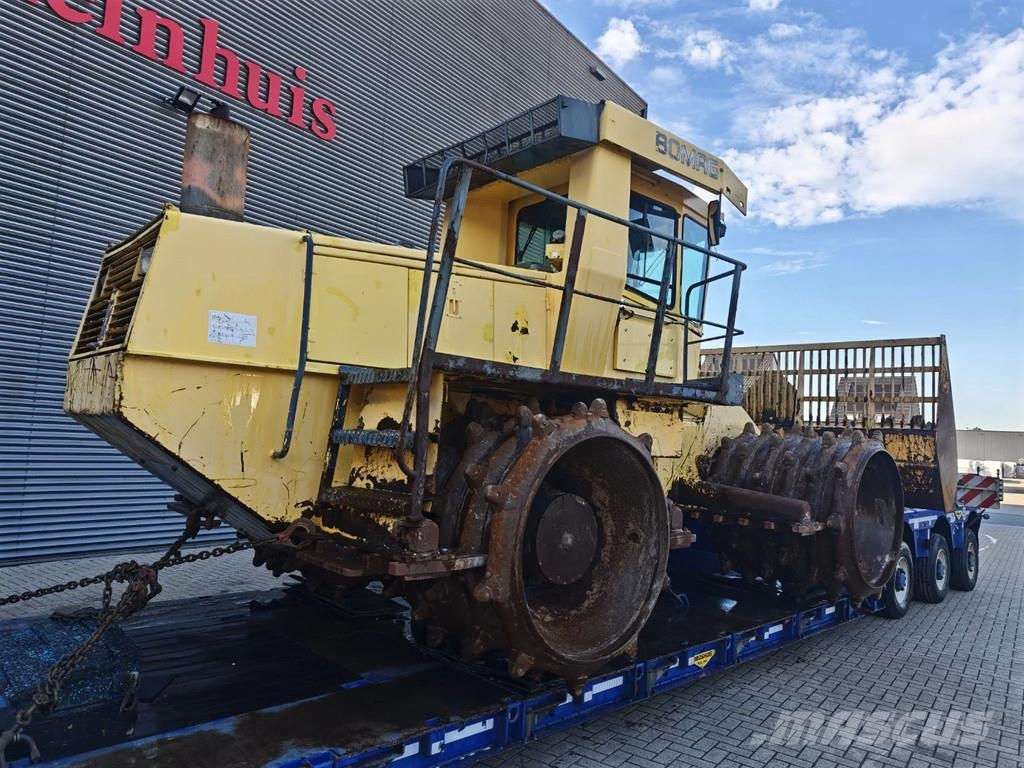 Bomag BC 670 RB بلدوزرات بعجلات