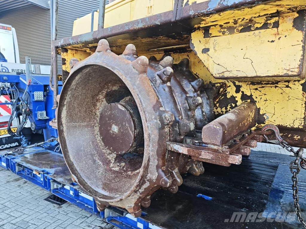 Bomag BC 670 RB بلدوزرات بعجلات