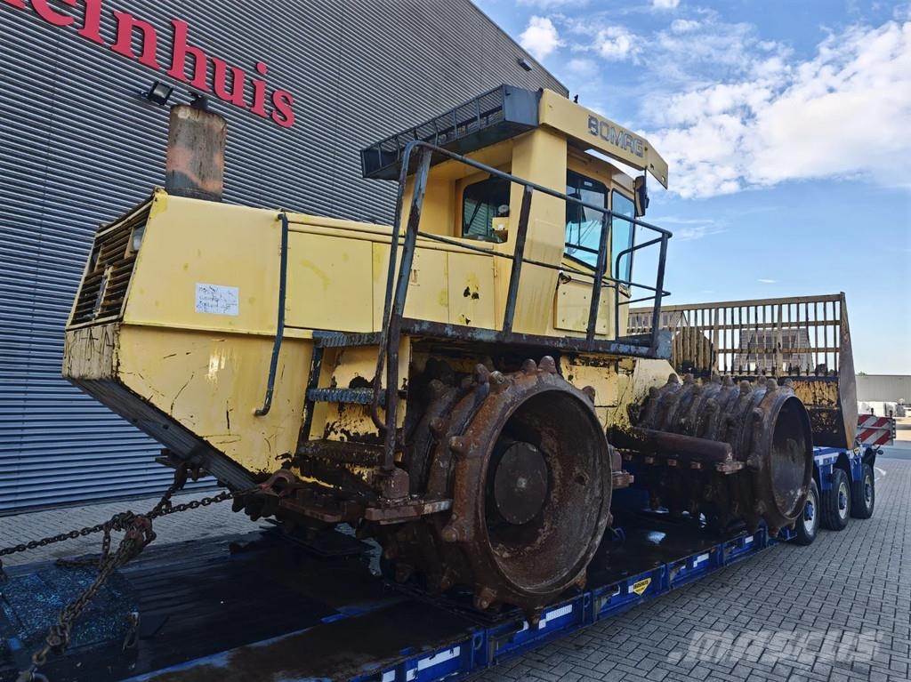 Bomag BC 670 RB بلدوزرات بعجلات