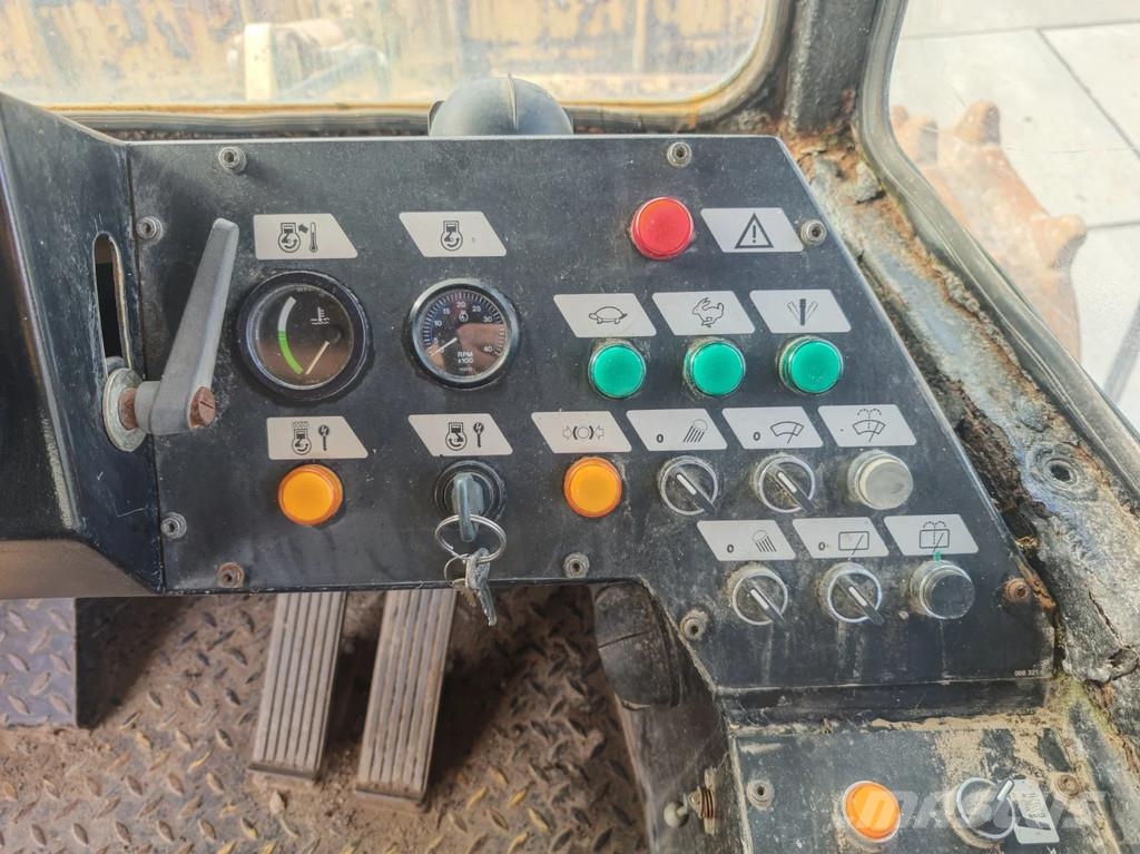 Bomag BC 670 RB بلدوزرات بعجلات
