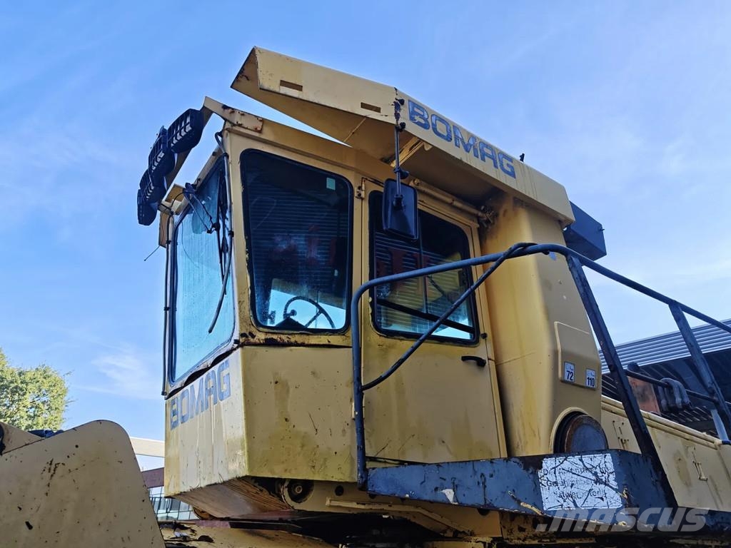 Bomag BC 670 RB بلدوزرات بعجلات
