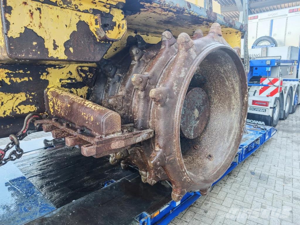 Bomag BC 670 RB بلدوزرات بعجلات