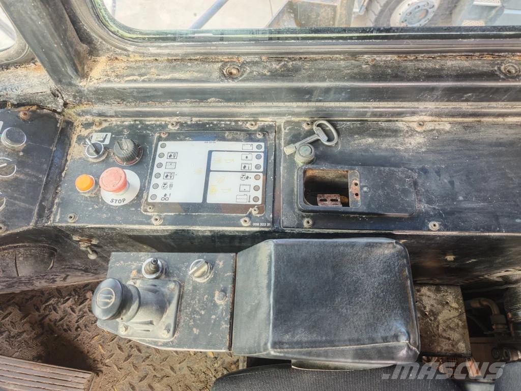 Bomag BC 670 RB بلدوزرات بعجلات