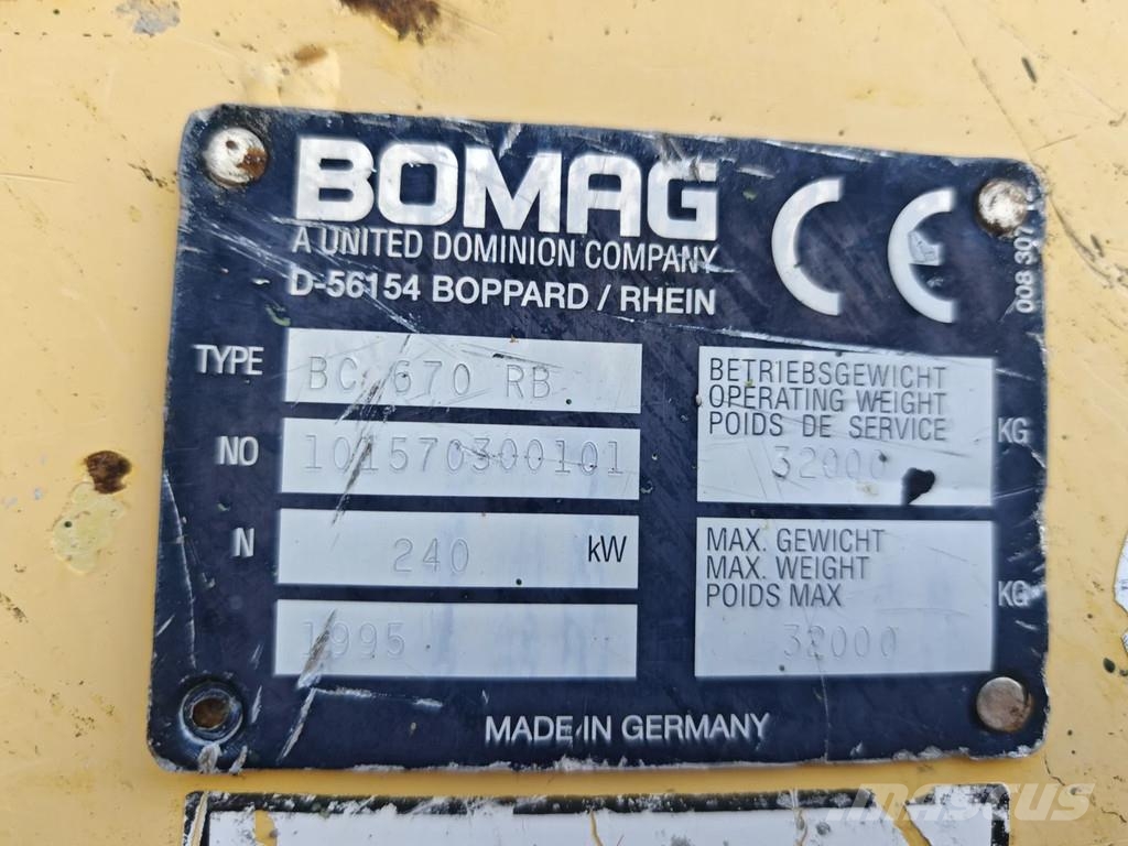 Bomag BC 670 RB بلدوزرات بعجلات