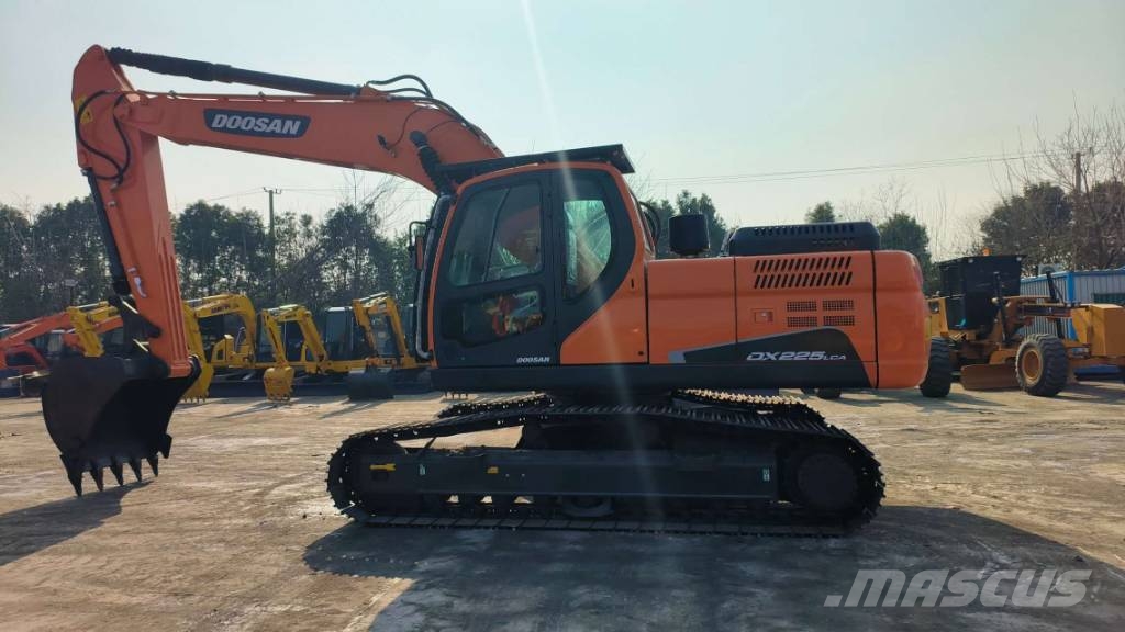Doosan DX 225 LCA Raupenbagger
