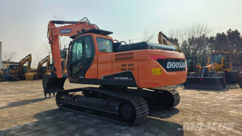 Doosan DX 225 LCA Raupenbagger