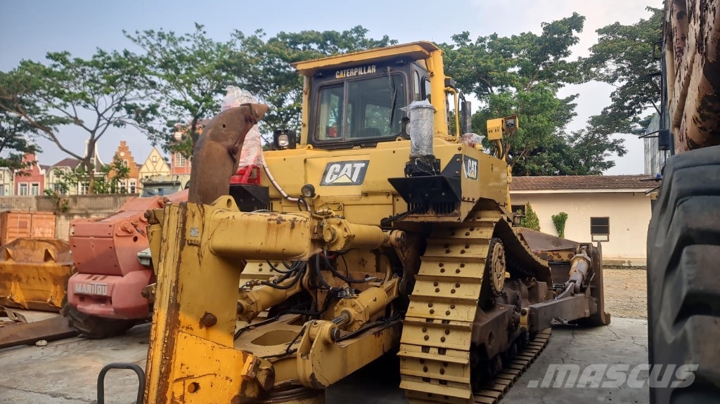 CAT D 8 R Buldožeri guseničari