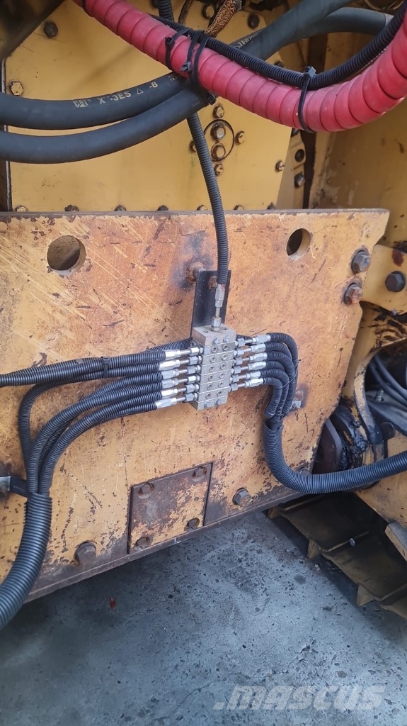 CAT D 8 R Buldožeri guseničari