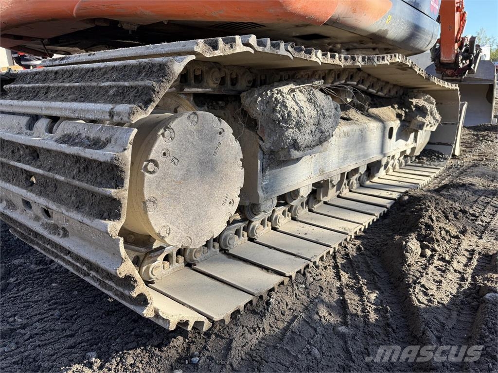 Hitachi ZX135 US-6 Roomikekskavaatorid