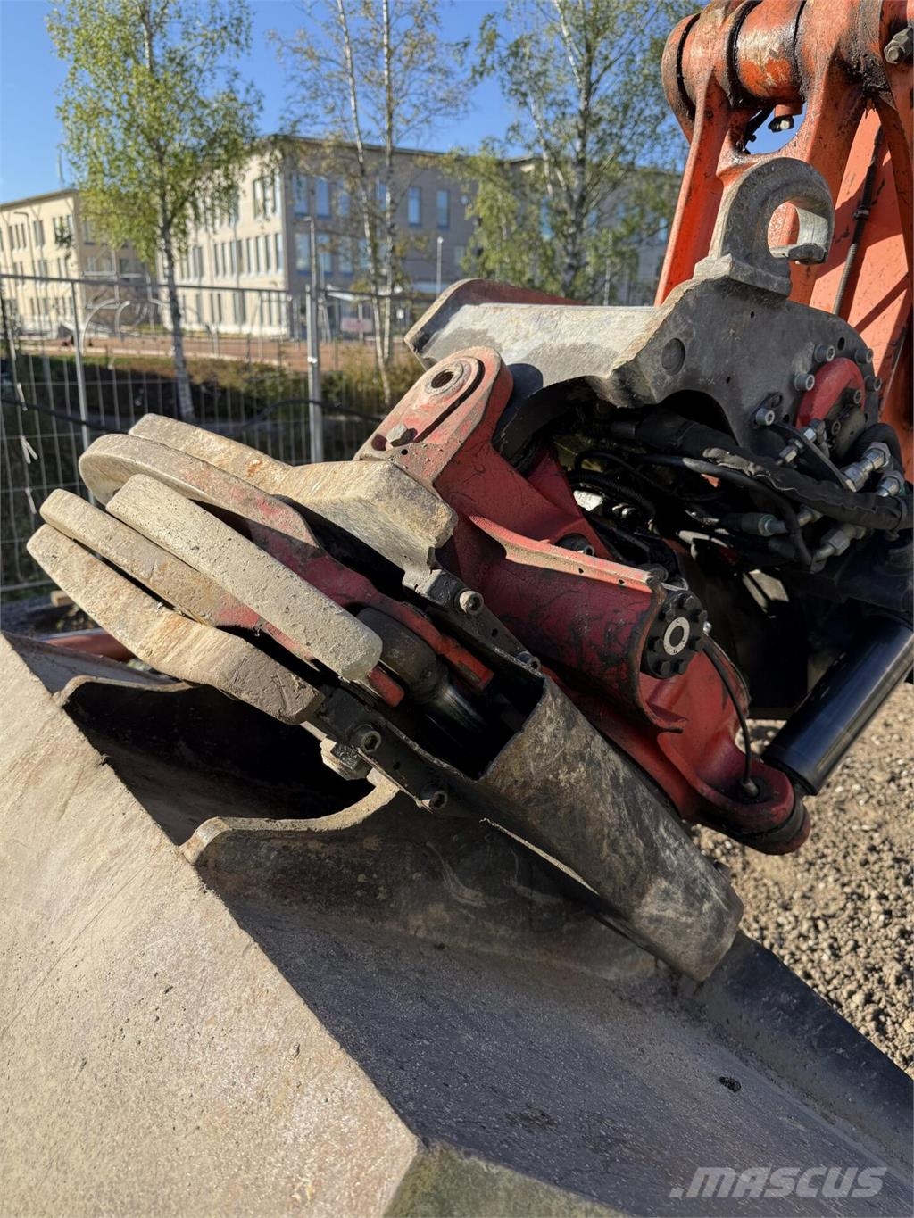 Hitachi ZX135 US-6 Roomikekskavaatorid