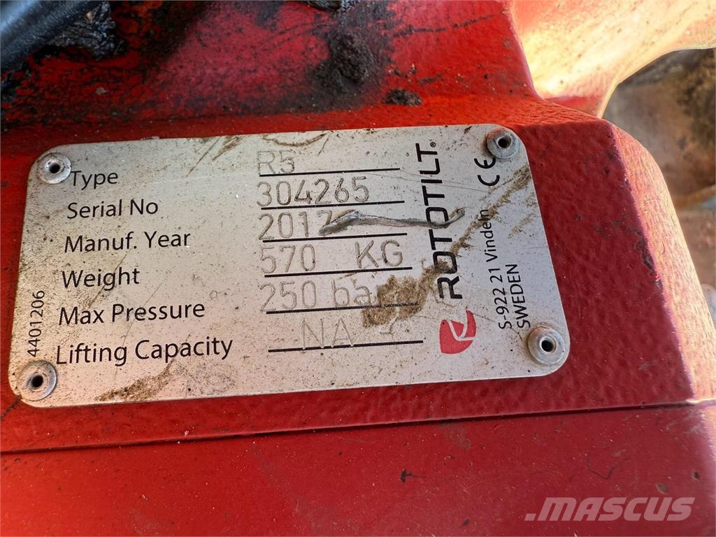 Hitachi ZX135 US-6 Roomikekskavaatorid