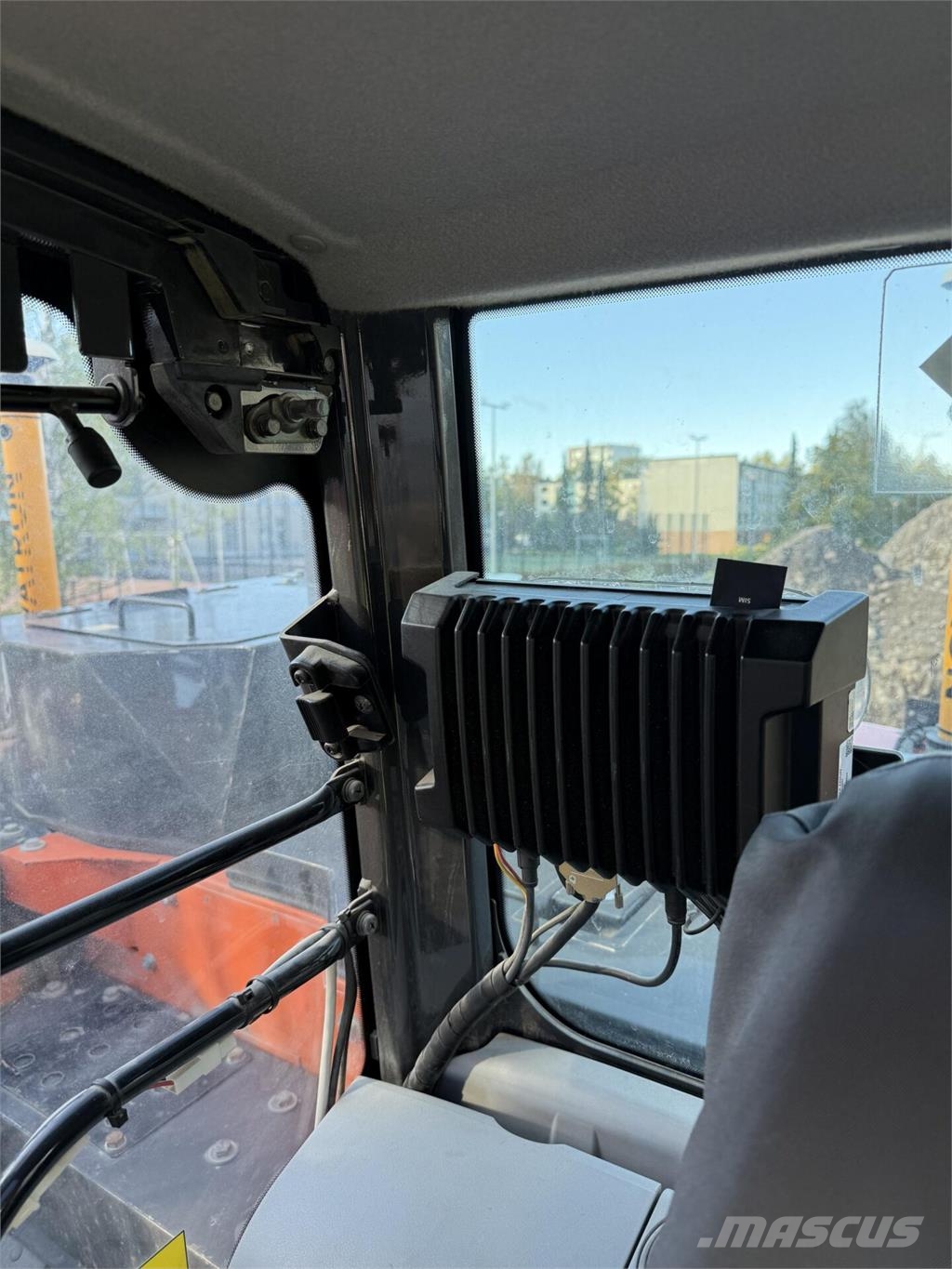 Hitachi ZX135 US-6 Roomikekskavaatorid
