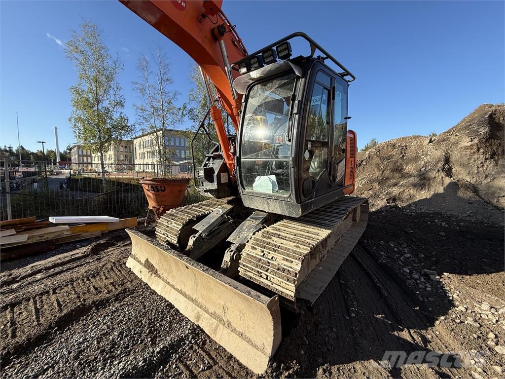 Hitachi ZX135 US-6 Roomikekskavaatorid