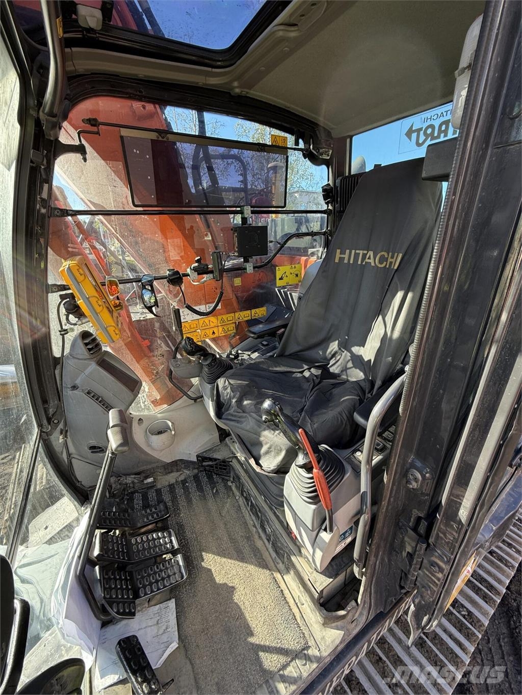 Hitachi ZX135 US-6 Roomikekskavaatorid