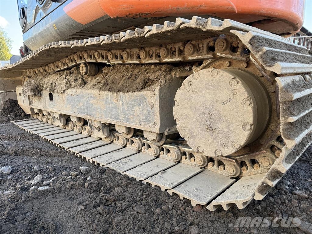 Hitachi ZX135 US-6 Roomikekskavaatorid