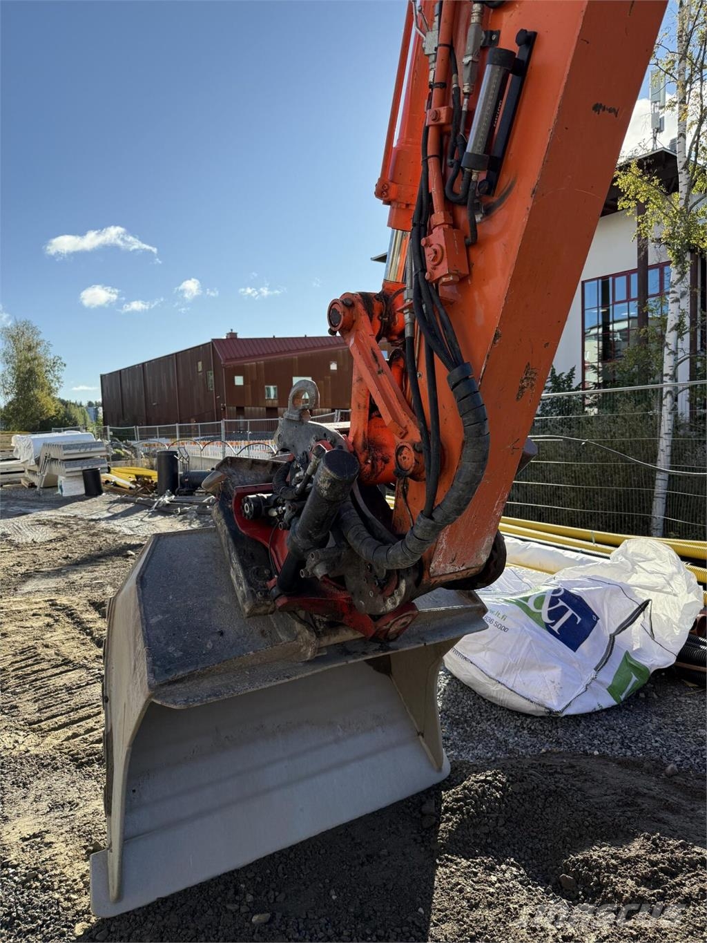 Hitachi ZX135 US-6 Roomikekskavaatorid