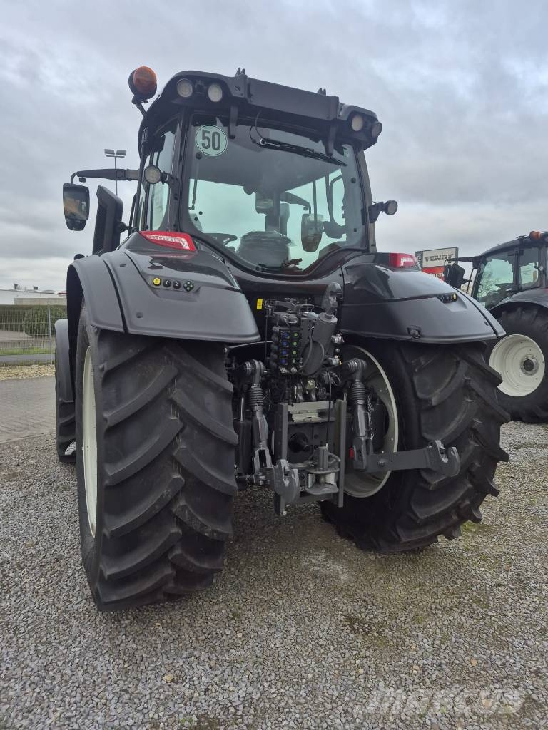 Valtra T235 tractor (nieuw) Traktorit