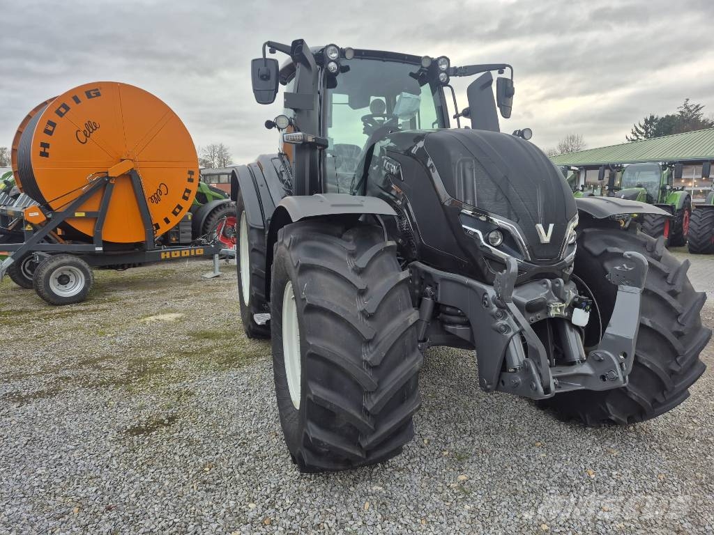 Valtra T235 tractor (nieuw) Traktorit