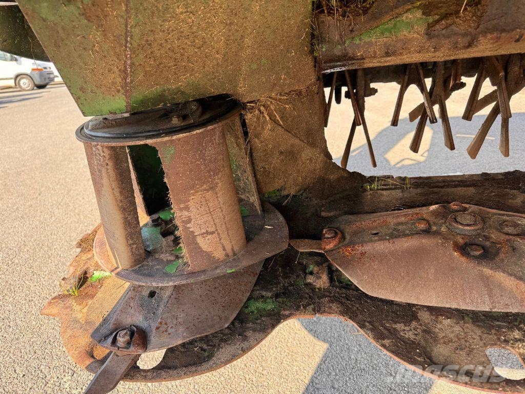 John Deere 830 Monterede og efterspændte slåmaskiner