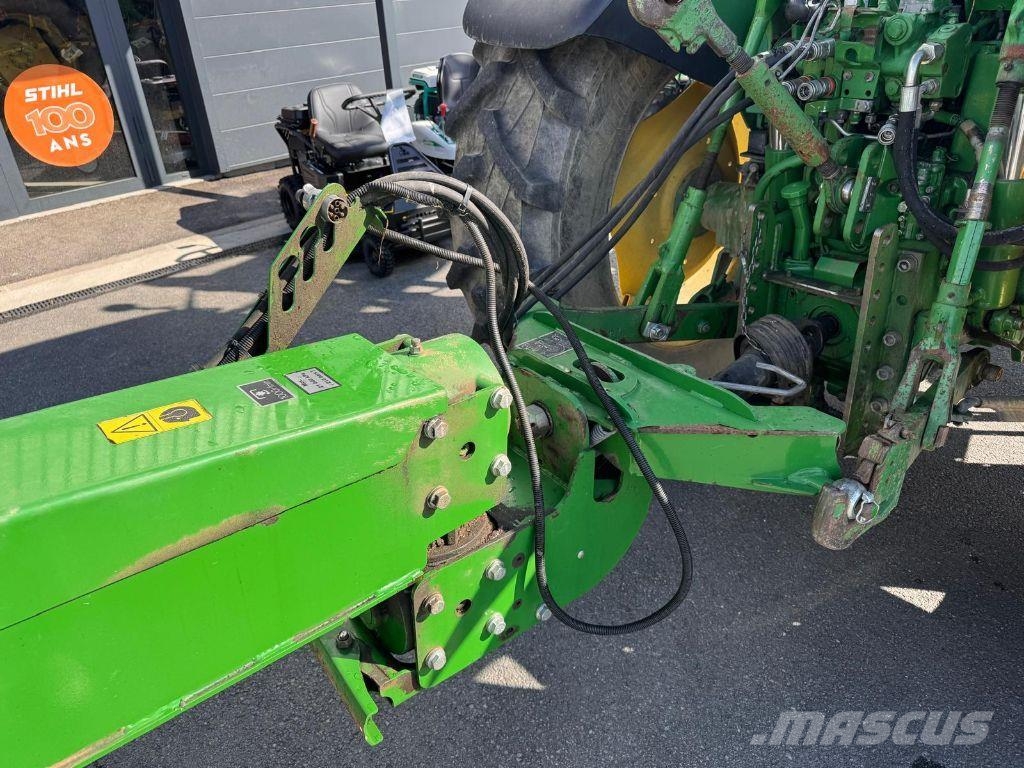 John Deere 830 Monterede og efterspændte slåmaskiner