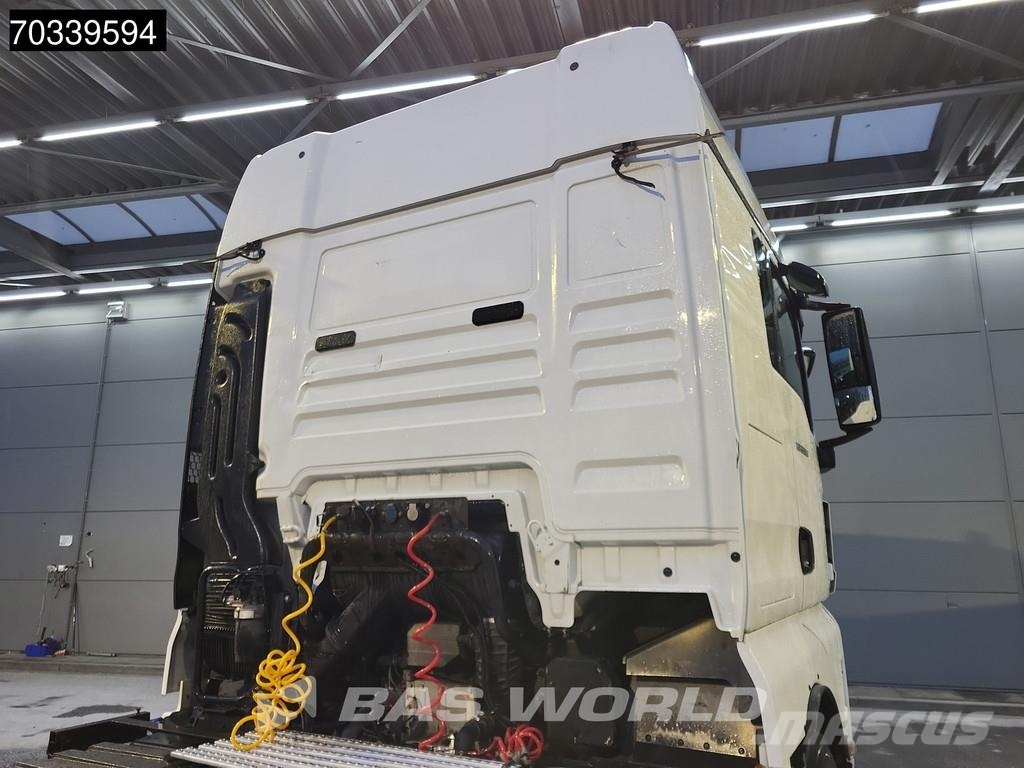 MAN TGX 33.580 6X4 XLX Retarder 2xTanks ACC Vetopöytäautot