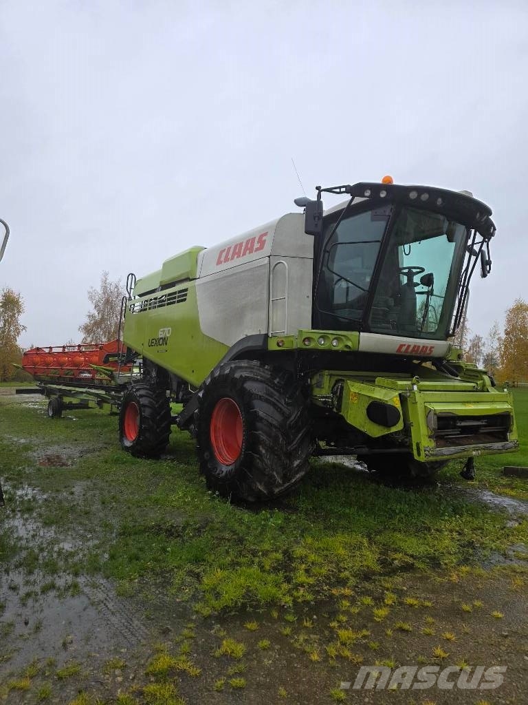 CLAAS Lexion 670 Ražas novākšanas kombaini