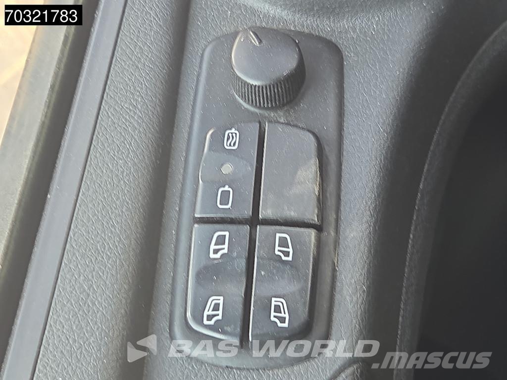Mercedes-Benz Atego 1527 4X2 15 tonner Automatic 2000kg Ladebord Грузовики-Фургоны
