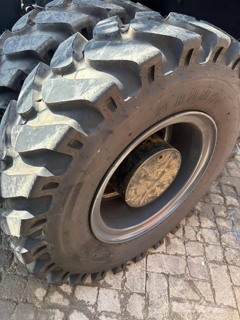 Hitachi ZX 170 W-3 Ekskavatori uz riteņiem