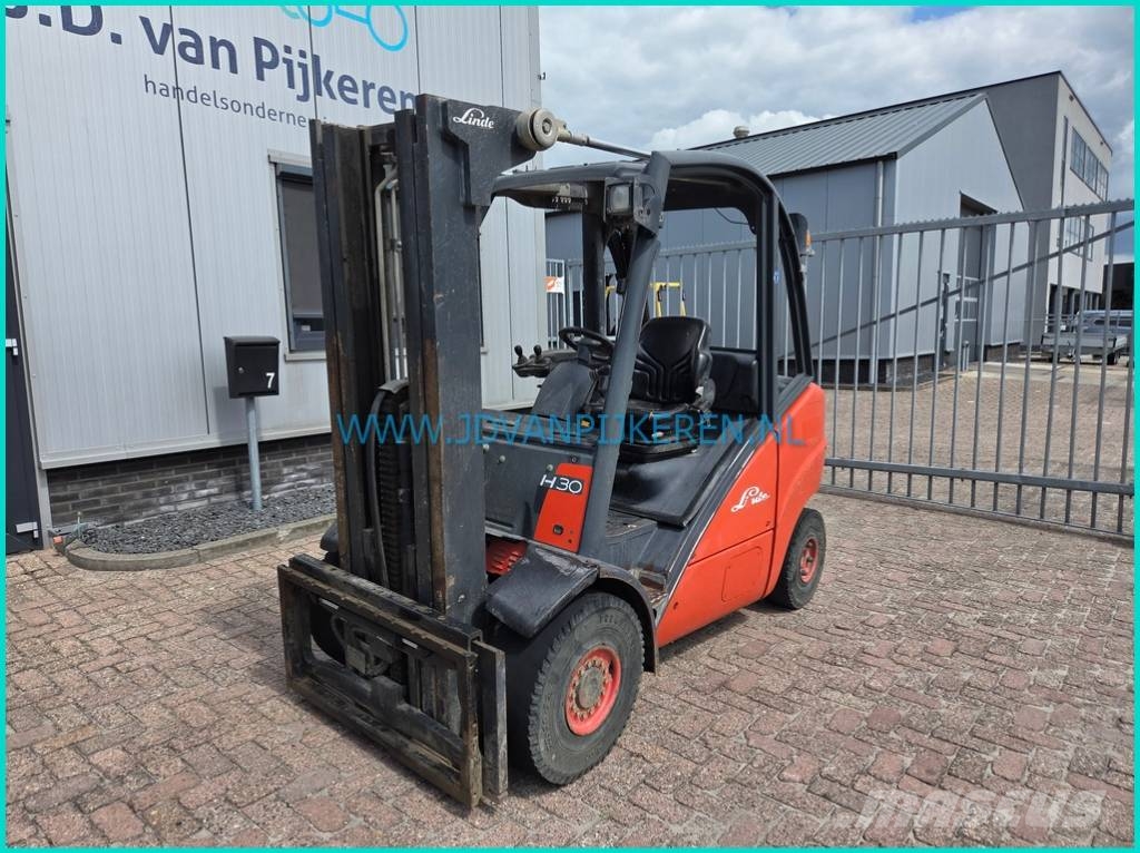 Linde H30D diesel triplex + freelift+ sideshift شاحنات الديزل