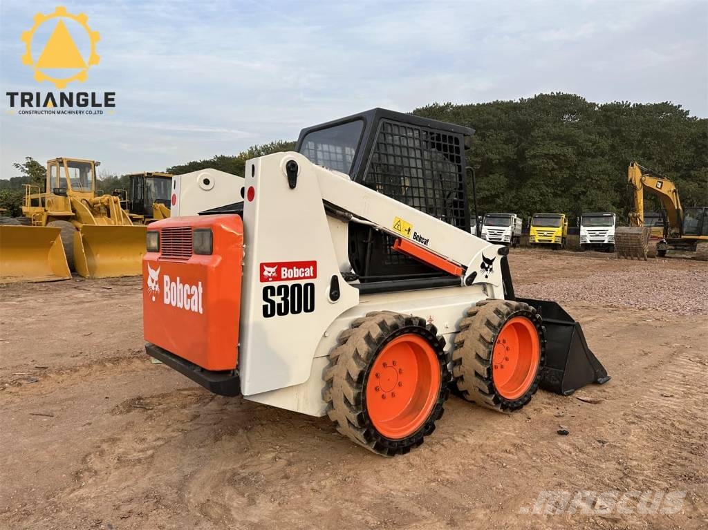 Bobcat S 300 لوادر انزلاقية التوجيه