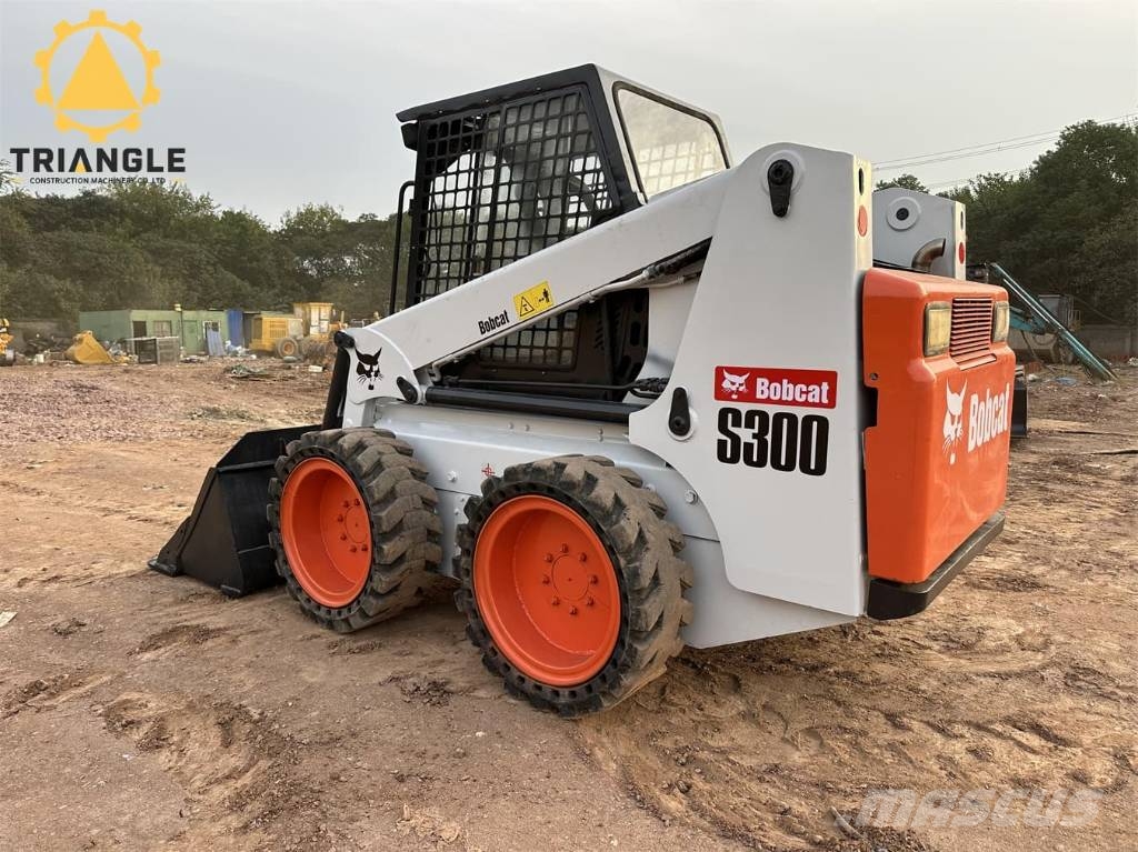 Bobcat S 300 لوادر انزلاقية التوجيه