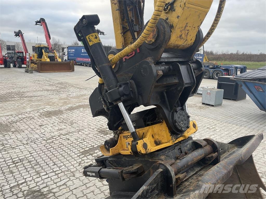 Komatsu HB365LC-3EO Paletli ekskavatörler
