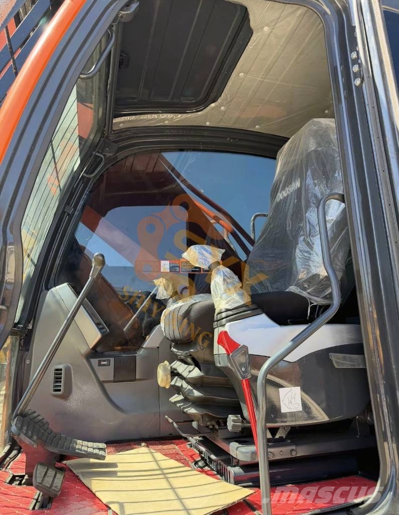 Doosan DX 300 LC Bagri goseničarji