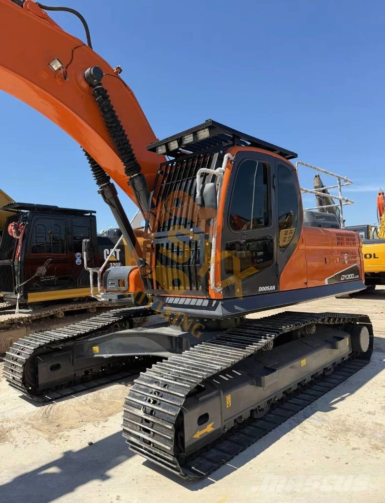 Doosan DX 300 LC Bagri goseničarji