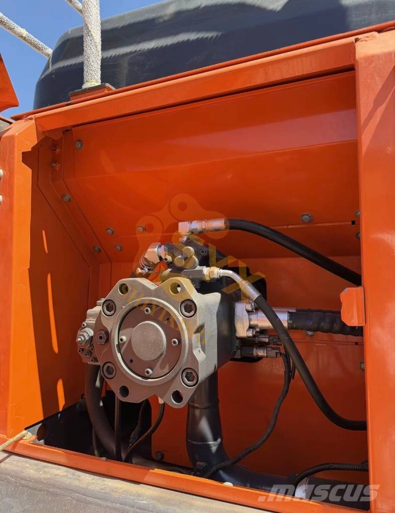 Doosan DX 300 LC Bagri goseničarji